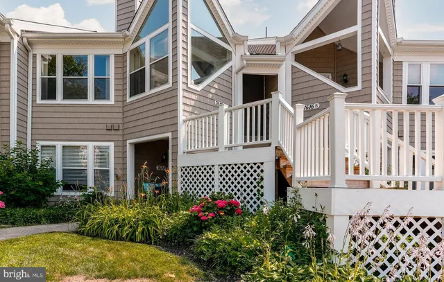 $2,300 | 7616 Coachlight Lane, Unit A, Ellicott City, MD 21043