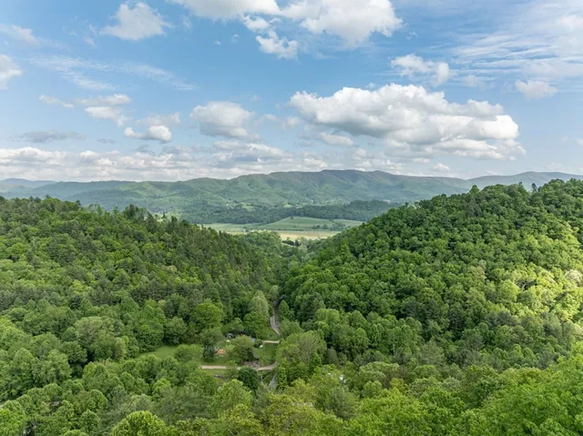 $287,000 | 1000 Mining Town Road, Mountain City, TN 37683