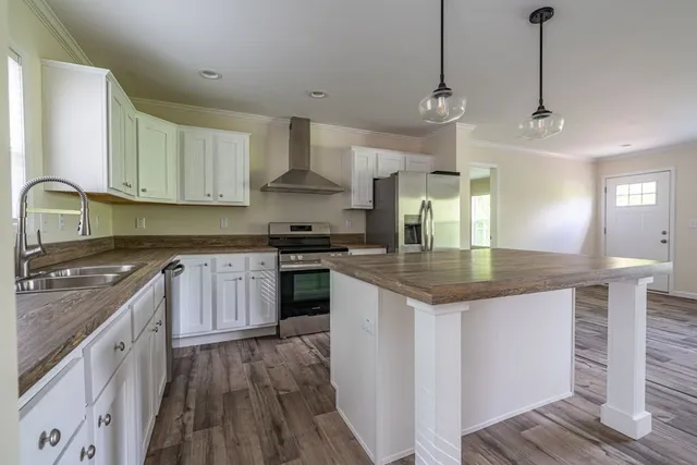 $287,000 | 1000 Mining Town Road, Mountain City, TN 37683