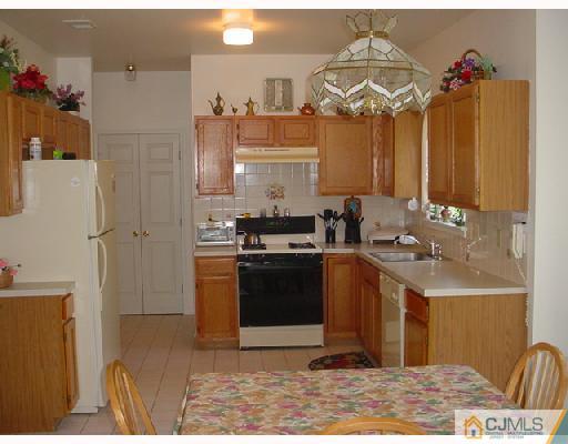 18 Putnam Road Monmouth Junction, NJ 08852 - Photo 2 of 8 Gallery Image 2