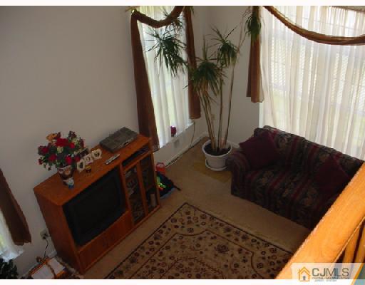 18 Putnam Road Monmouth Junction, NJ 08852 - Photo 4 of 8 Gallery Image 4