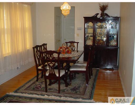 18 Putnam Road Monmouth Junction, NJ 08852 - Photo 5 of 8 Gallery Image 5