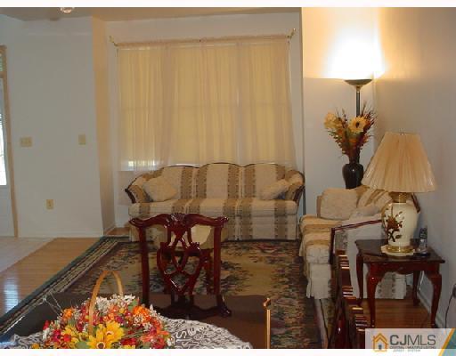 18 Putnam Road Monmouth Junction, NJ 08852 - Photo 6 of 8 Gallery Image 6