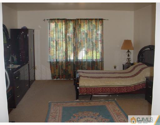 18 Putnam Road Monmouth Junction, NJ 08852 - Photo 7 of 8 Gallery Image 7