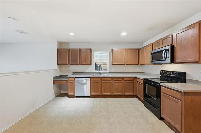 $314,900 | 8118 York Beach Place, Arlington, TX 76002