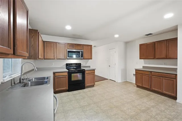 $314,900 | 8118 York Beach Place, Arlington, TX 76002