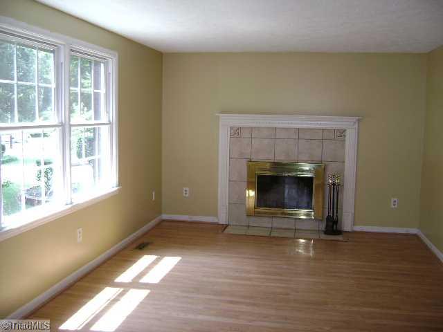 2213 Whites Mill Road High Point, NC 27265 - Photo 7 of 14 Living Room.