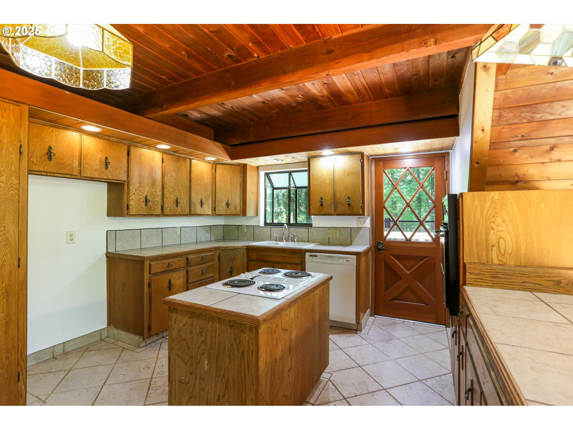 18020 Southwest Neugebauer Road Hillsboro, OR 97123 - Photo 13 of 45 Gallery Image 13