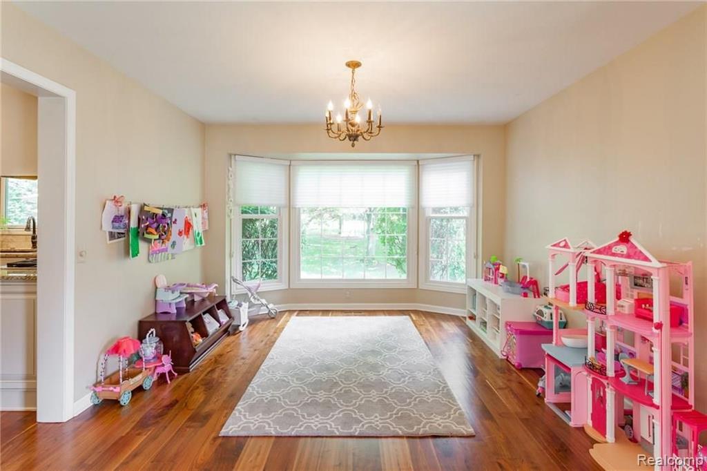 338 Lake Forest Road Rochester Hills, MI 48309 - Photo 10 of 28