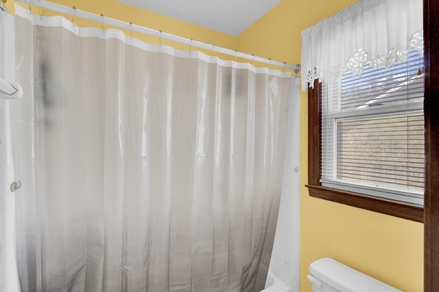 304 Kershaw Road Summerville, SC 29486 - Photo 17 of 39 20_20_mls