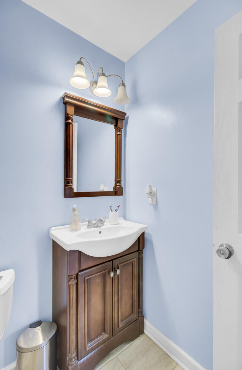 304 Kershaw Road Summerville, SC 29486 - Photo 22 of 39 25_25_mls