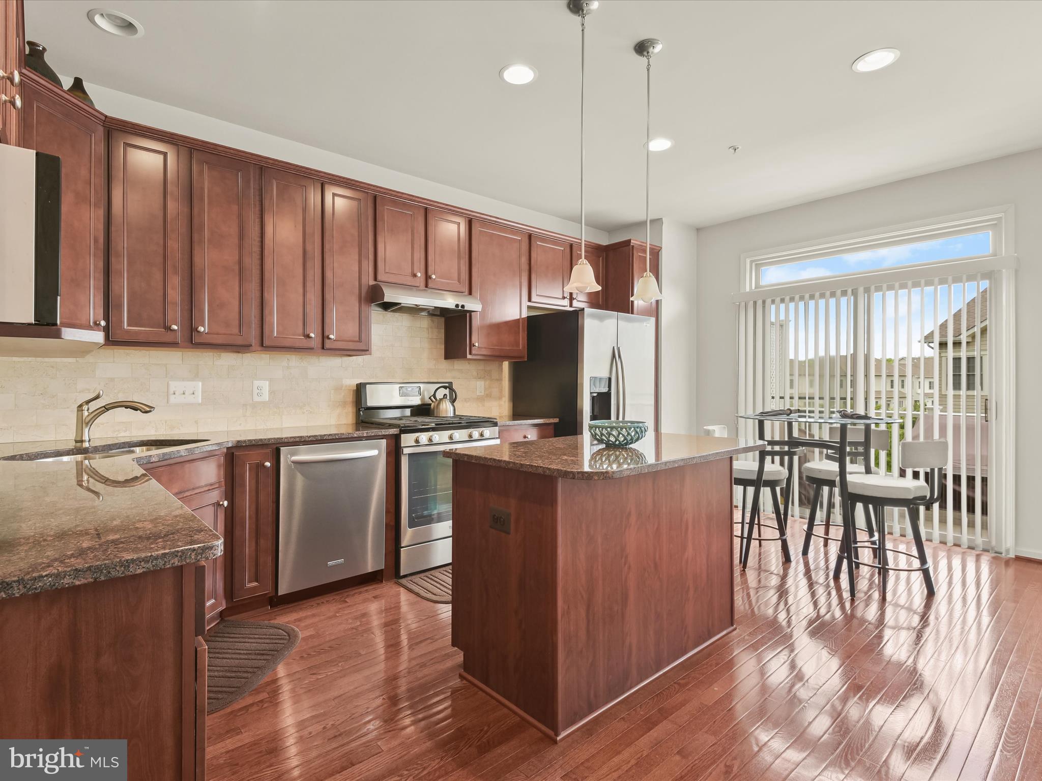 13403 Deer Highlands Way Silver Spring, MD 20906 - Photo 4 of 50 Eat-in Kitchen
