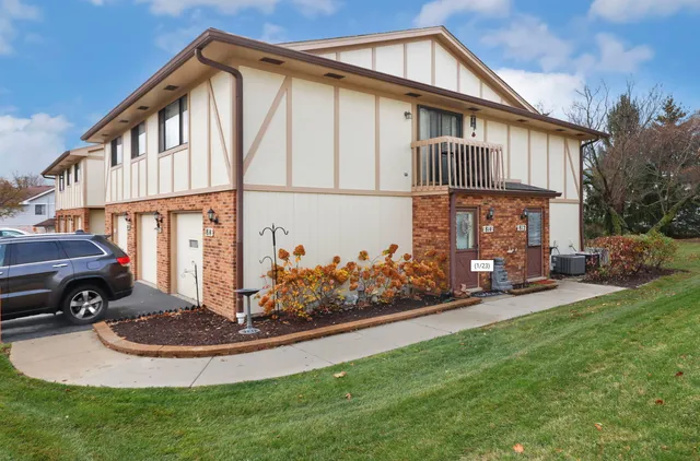 $289,000 | 812 Dracut Lane, Unit D, Schaumburg, IL 60173