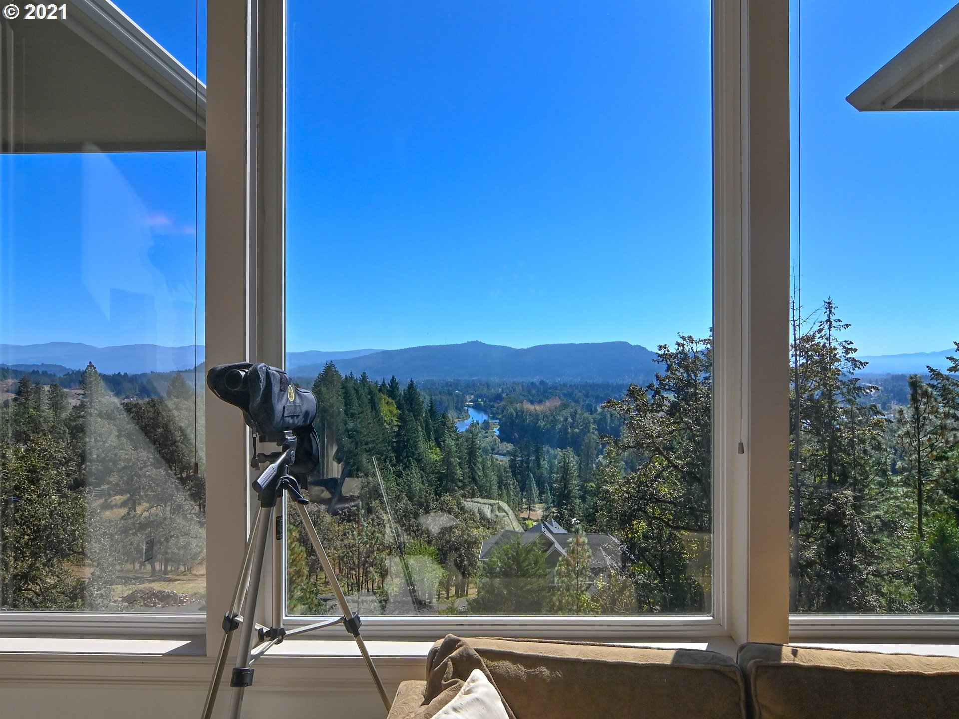 35896 Ellington Drive Springfield, OR 97478 - Photo 9 of 32