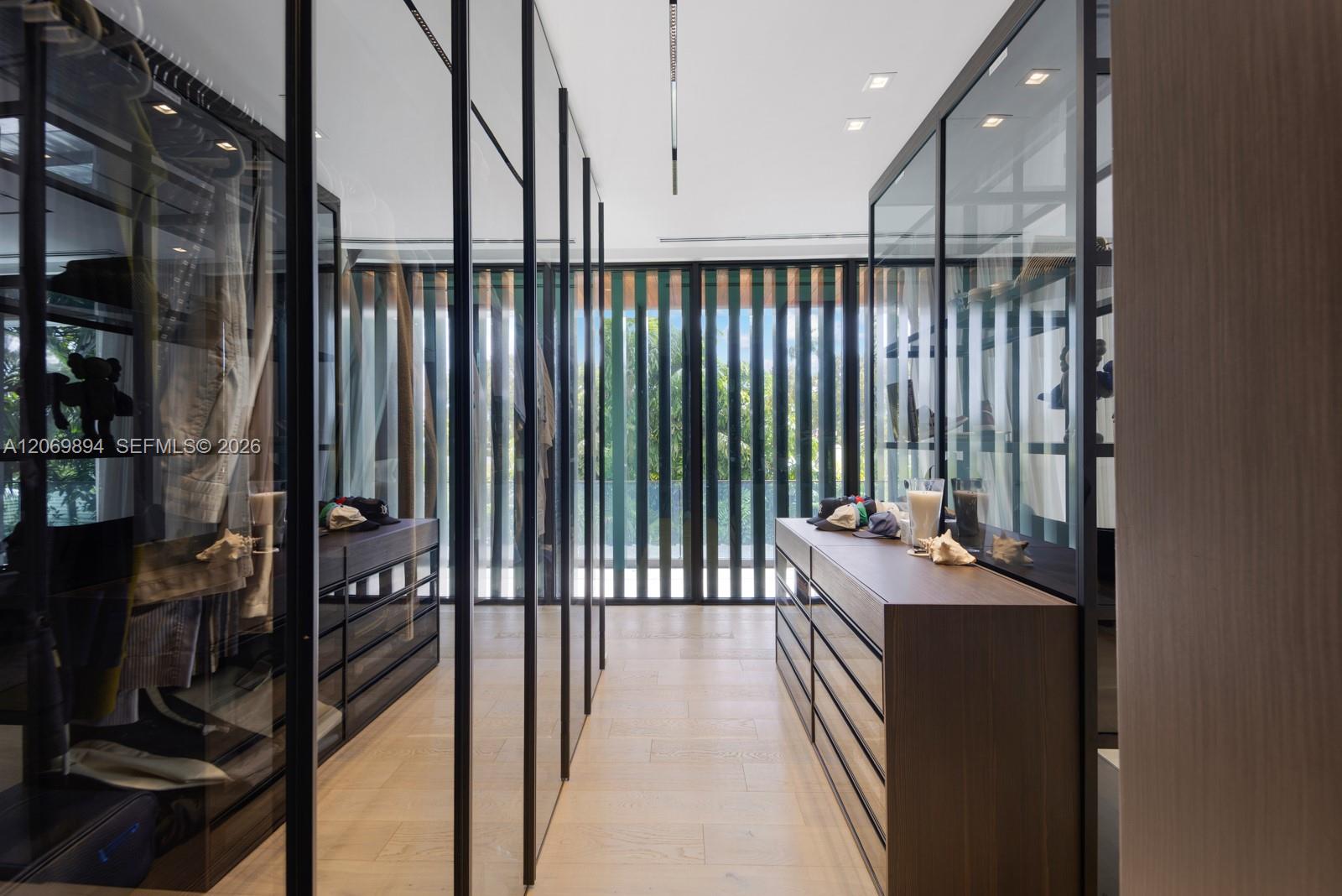 6015 North Bay Road Miami Beach, FL 33140 - Photo 19 of 40 Gallery Image 19