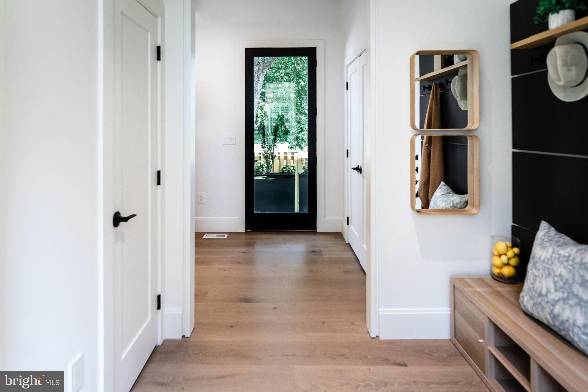 6940 Spruce Street Falls Church, VA 22046 - Photo 3 of 45