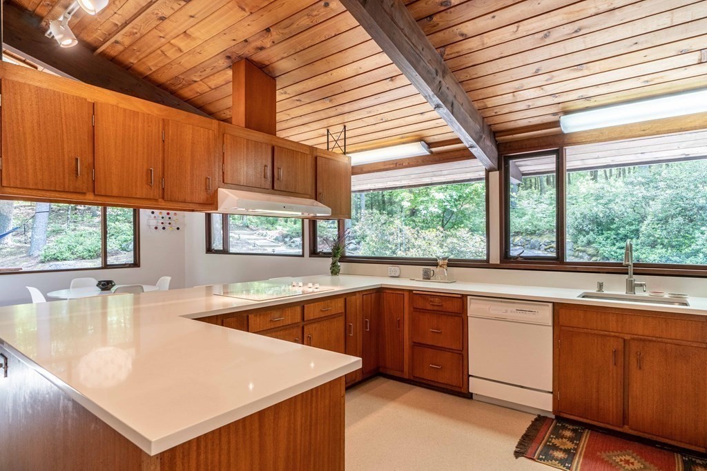 17 Stonehedge Road Lincoln, MA 01773 - Photo 15 of 42 Gallery Image 15