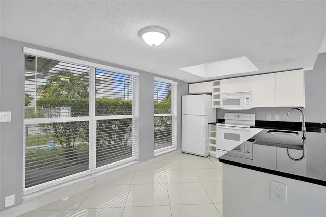 $2,295 | 704 Northeast 23rd Avenue, Unit 2, Pompano Beach, FL 33062