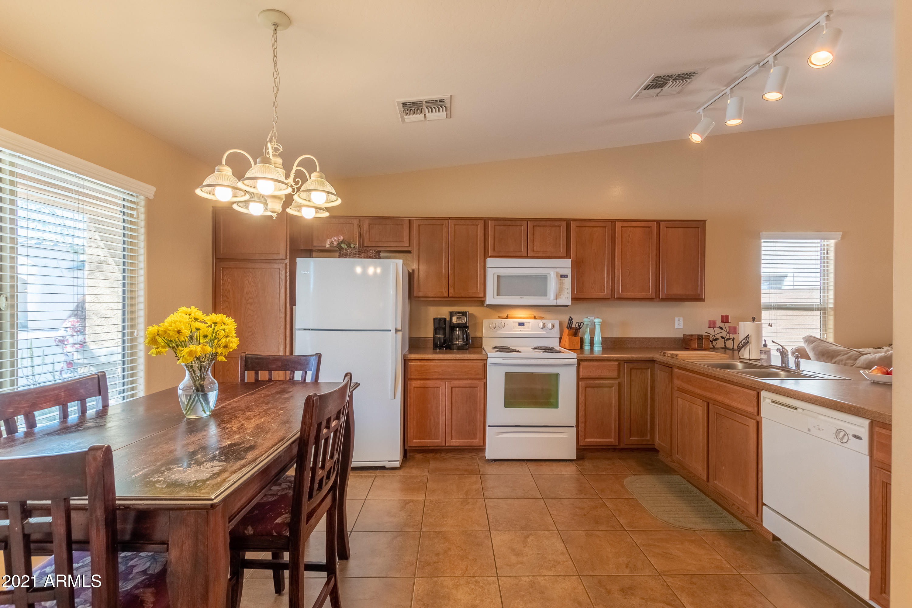 2821 South Conestoga Road Apache Junction, AZ 85119 - Photo 9 of 36 2821 S Conestoga Rd (full size)-14
