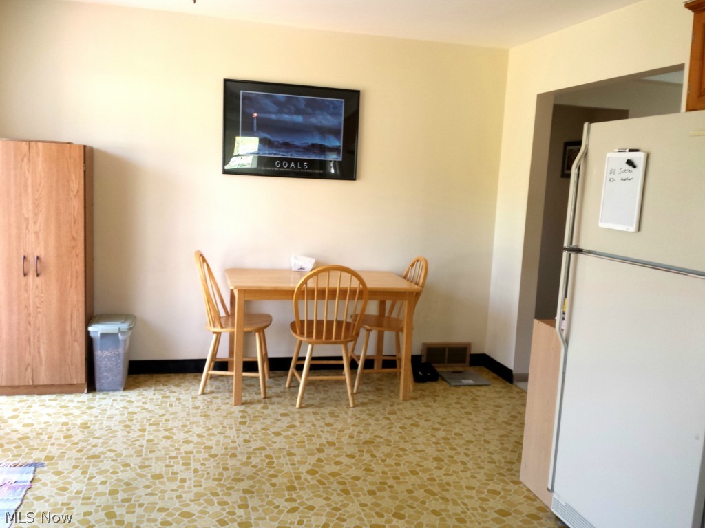 34855 Pettibone Road Solon, OH 44139 - Photo 7 of 19 Eating area