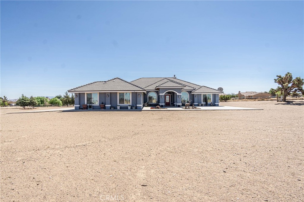 9735 Elsinore Road Oak Hills, CA 92344 - Photo 3 of 64