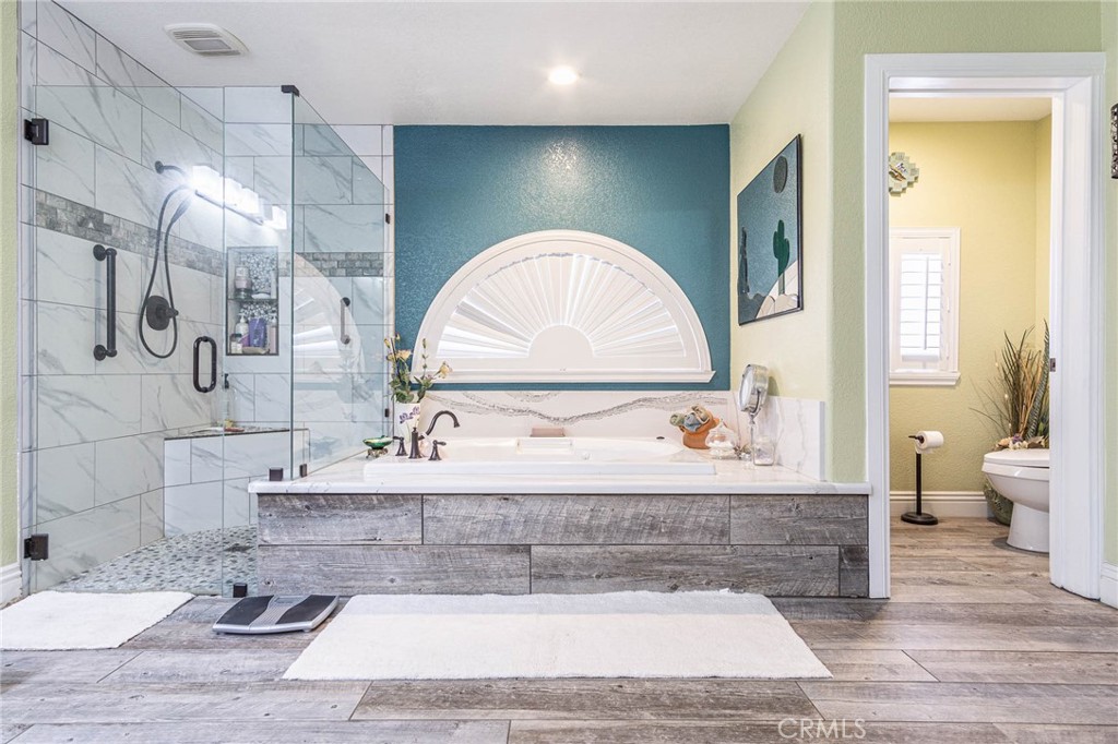 9735 Elsinore Road Oak Hills, CA 92344 - Photo 33 of 64 a bathroom with a sink mirror and a bathtub