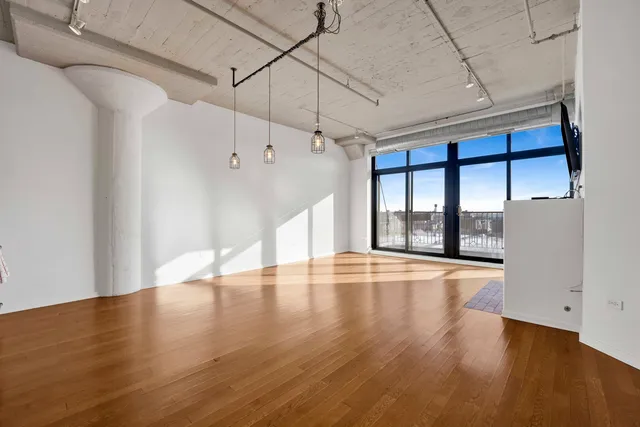 $270,000 | 1525 South Sangamon Street, Unit 610, Chicago, IL 60608