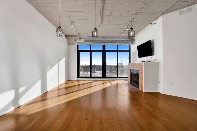 $270,000 | 1525 South Sangamon Street, Unit 610, Chicago, IL 60608