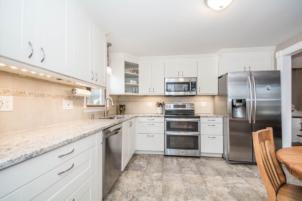 23 Stillwater Road Methuen, MA 01844 - Photo 6 of 25 Gallery Image 6
