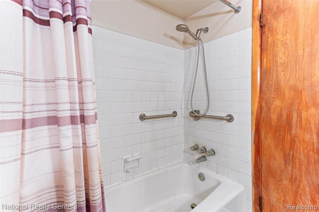 11655 Shorecrest South Lyon, MI 48178 - Photo 25 of 51 Gallery Image 25