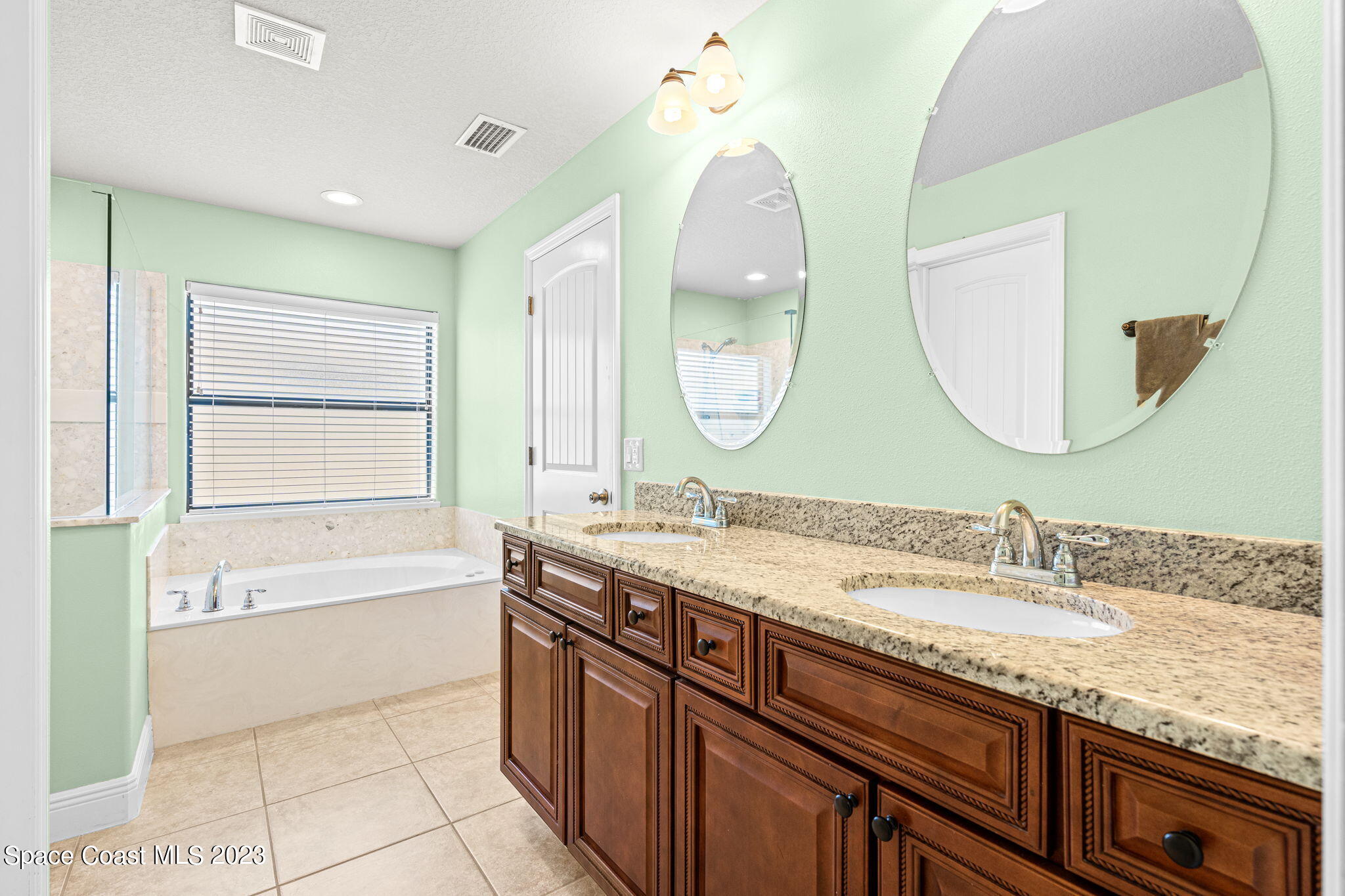 4061 Brantley Circle Rockledge, FL 32955 - Photo 11 of 28 11 - 4061 Brantley Cir (32)