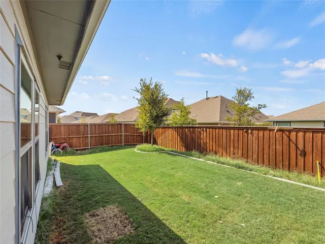 a view of a backyard with pathway