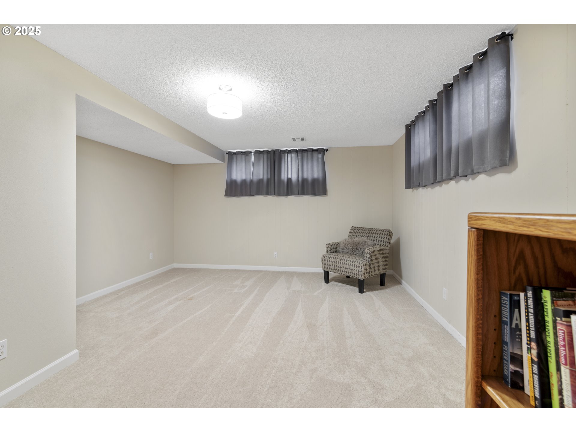18415 Northeast Cramer Road Battle Ground, WA 98604 - Photo 29 of 39 a workspace with furniture