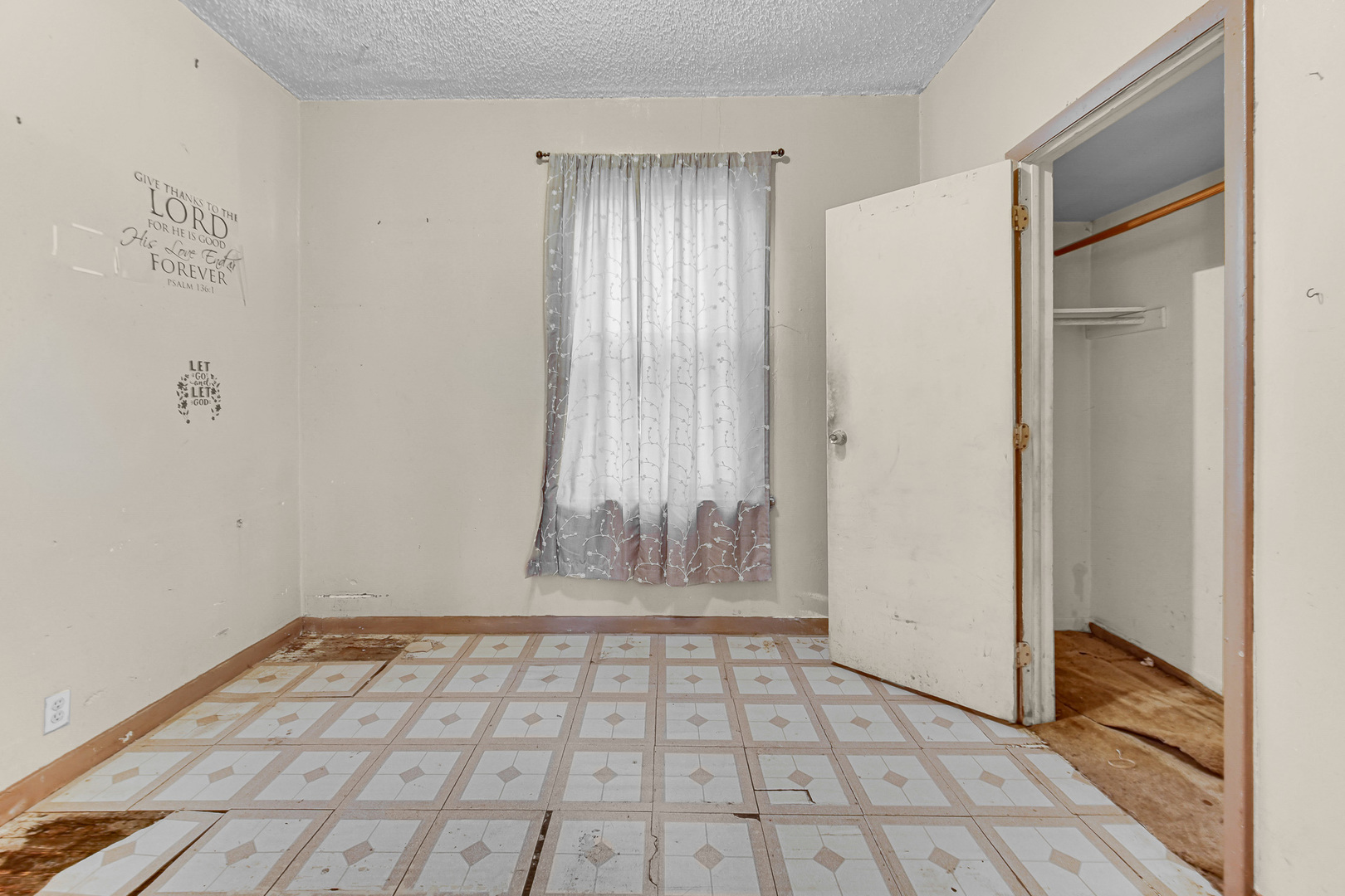 12220 South Normal Avenue Chicago, IL 60628 - Photo 10 of 22 a view of an empty room