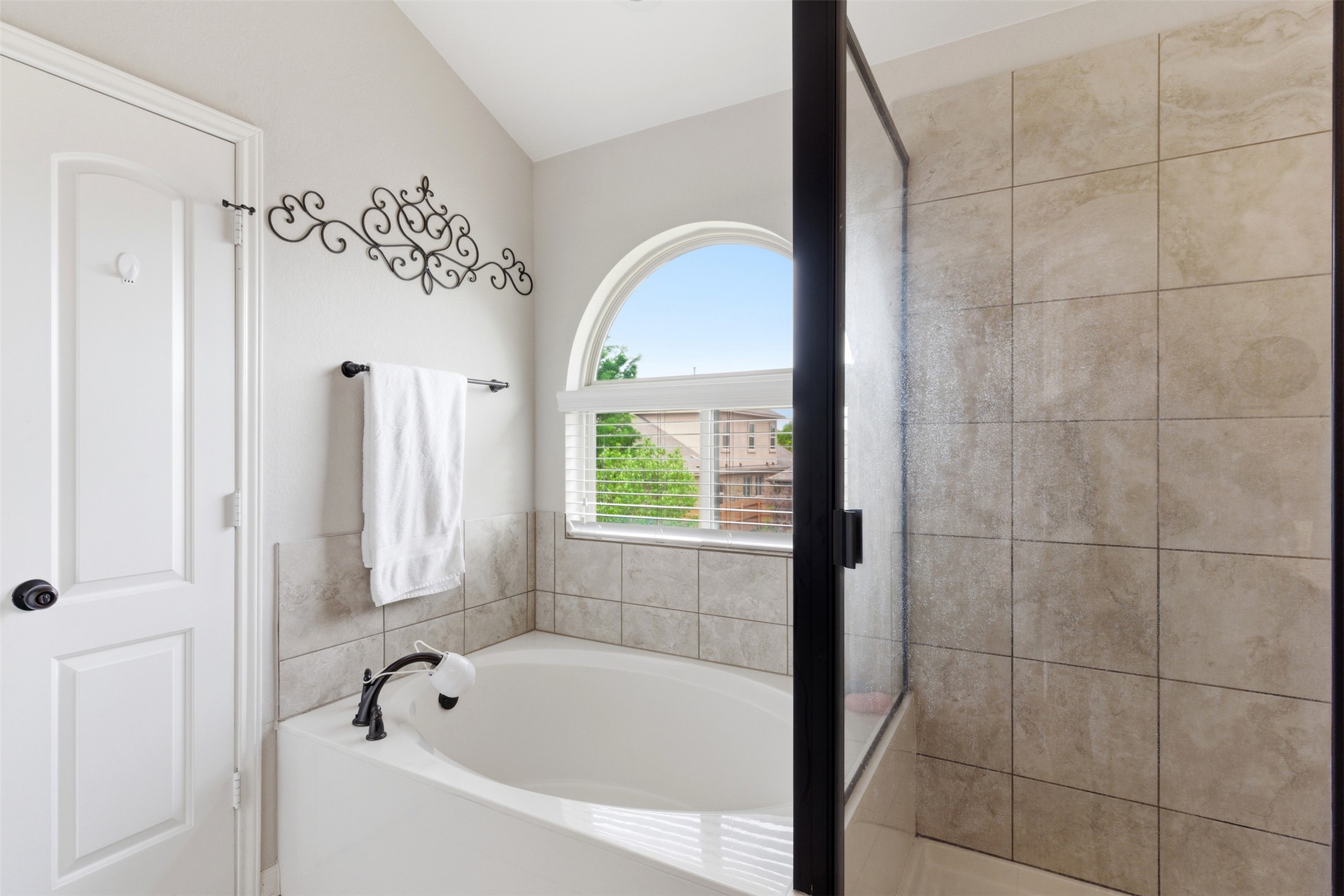 2409 Muzzie Lane Leander, TX 78641 - Photo 24 of 33 a bathroom with a bathtub and window