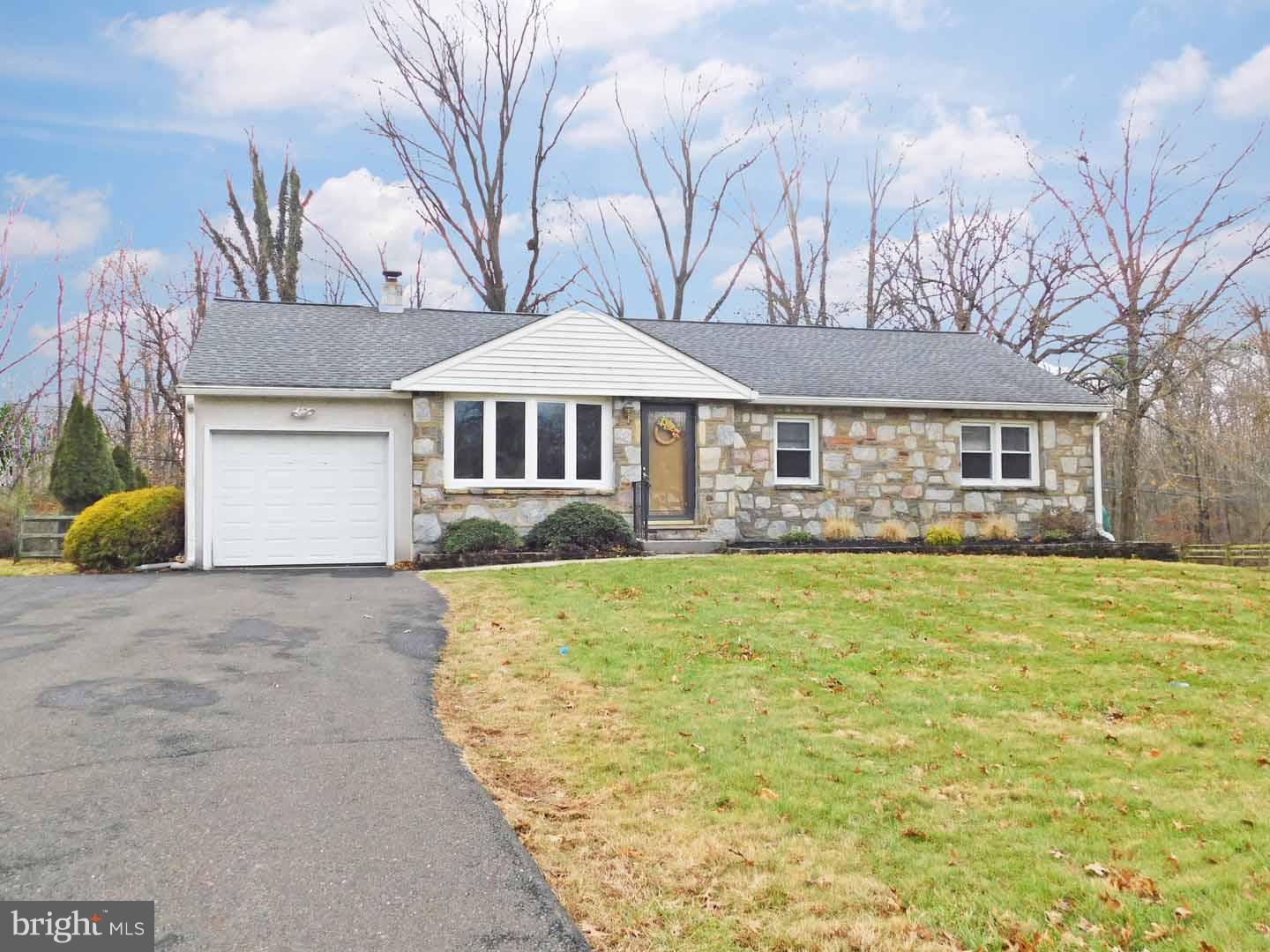 926 Bent Road Hatfield, PA 19440 - Photo 2 of 24 Driveway Parking for Several Cars