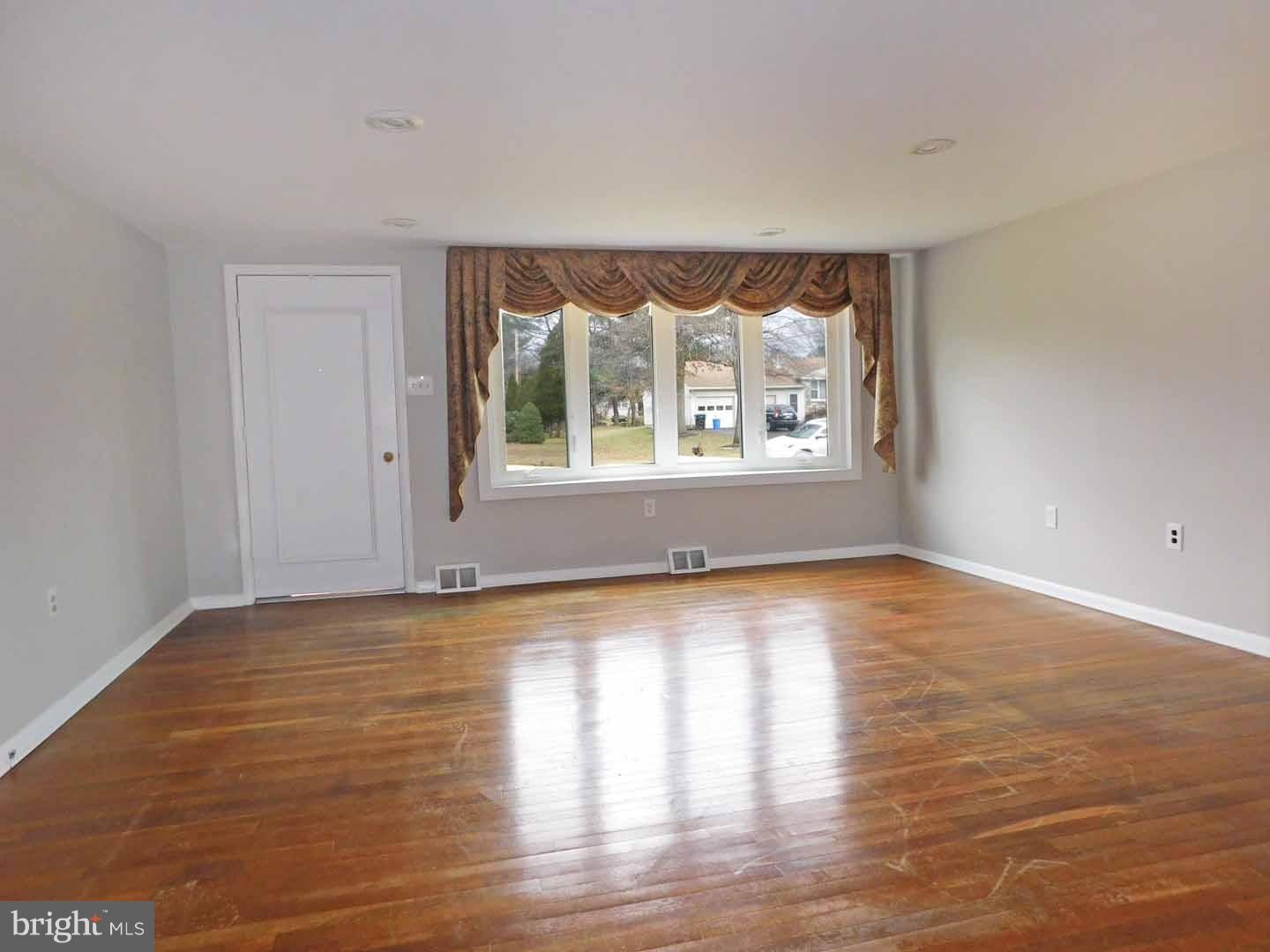 926 Bent Road Hatfield, PA 19440 - Photo 3 of 24 Living Room with Large Bay Window