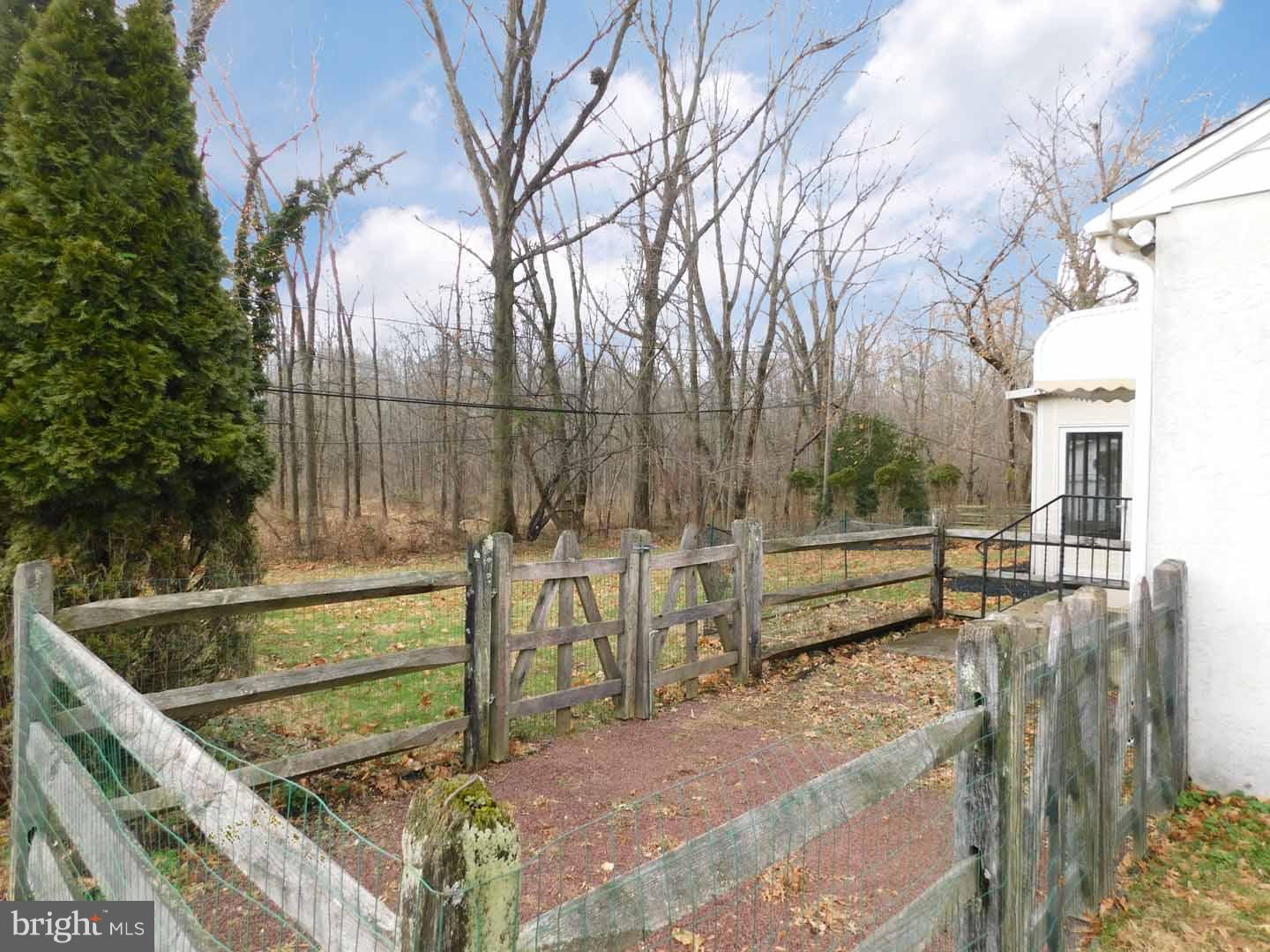 926 Bent Road Hatfield, PA 19440 - Photo 24 of 24 Gated Area in Backyard