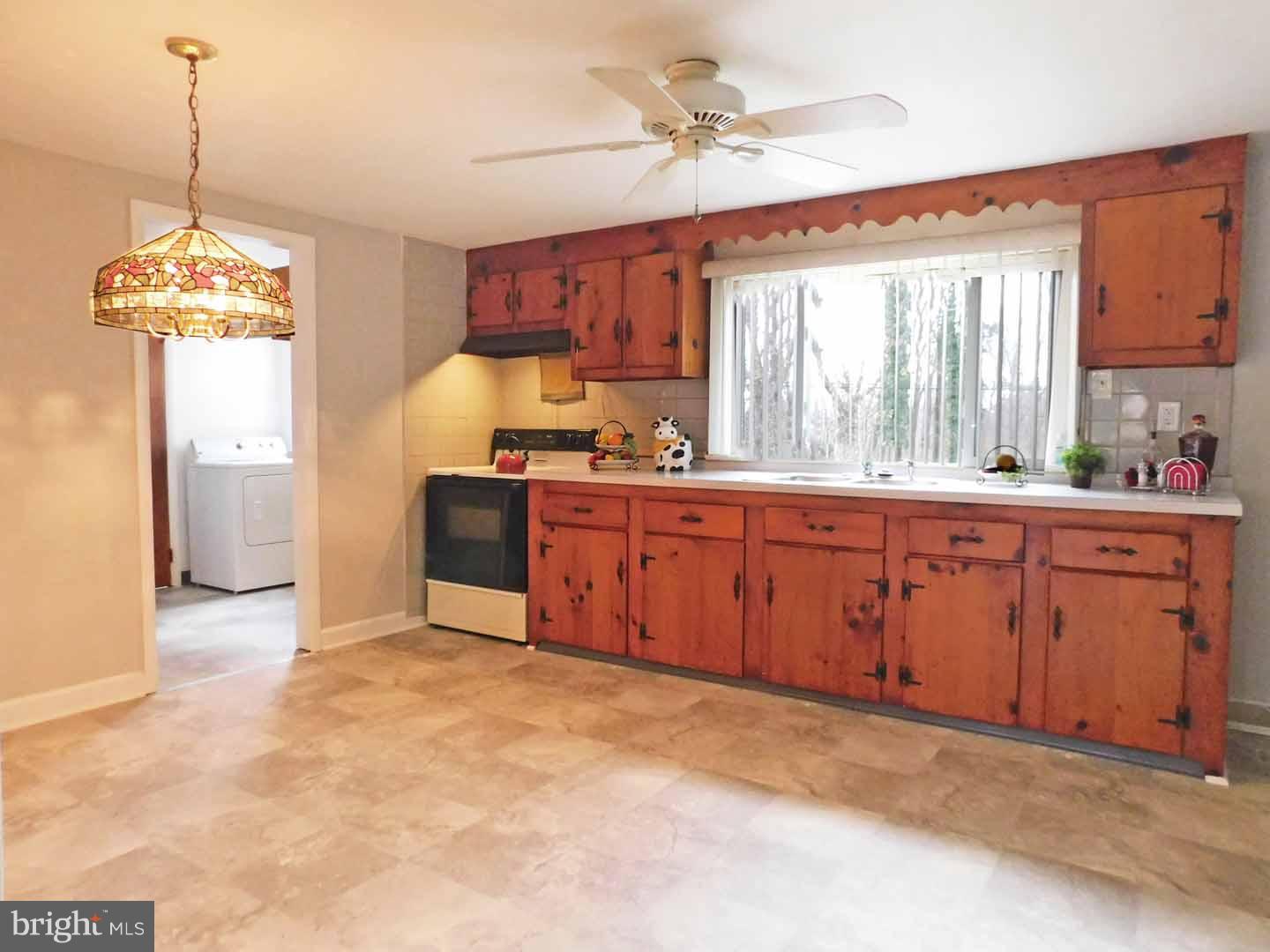 926 Bent Road Hatfield, PA 19440 - Photo 5 of 24 Large Kitchen with New Flooring