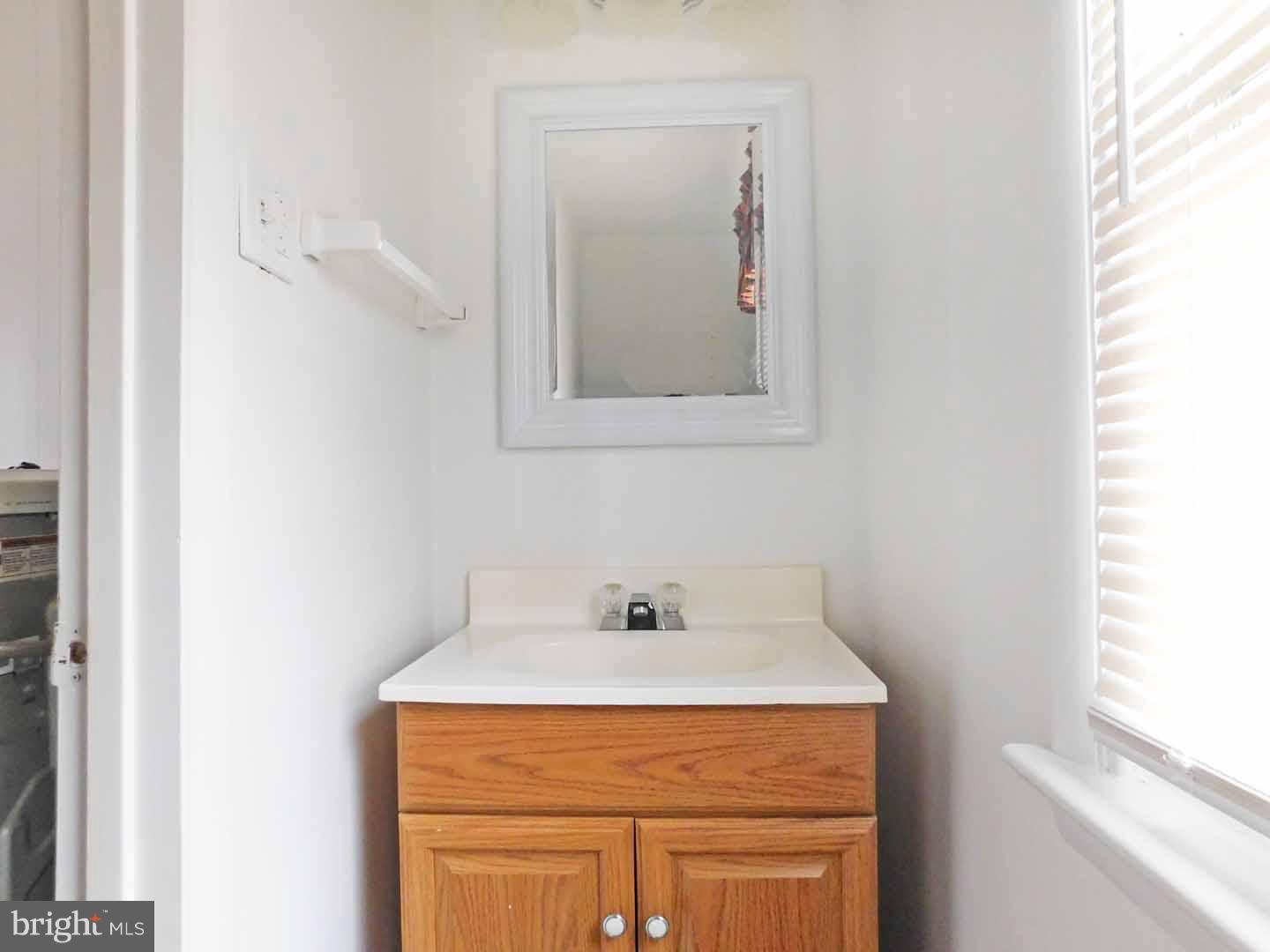 926 Bent Road Hatfield, PA 19440 - Photo 8 of 24 Powder Room