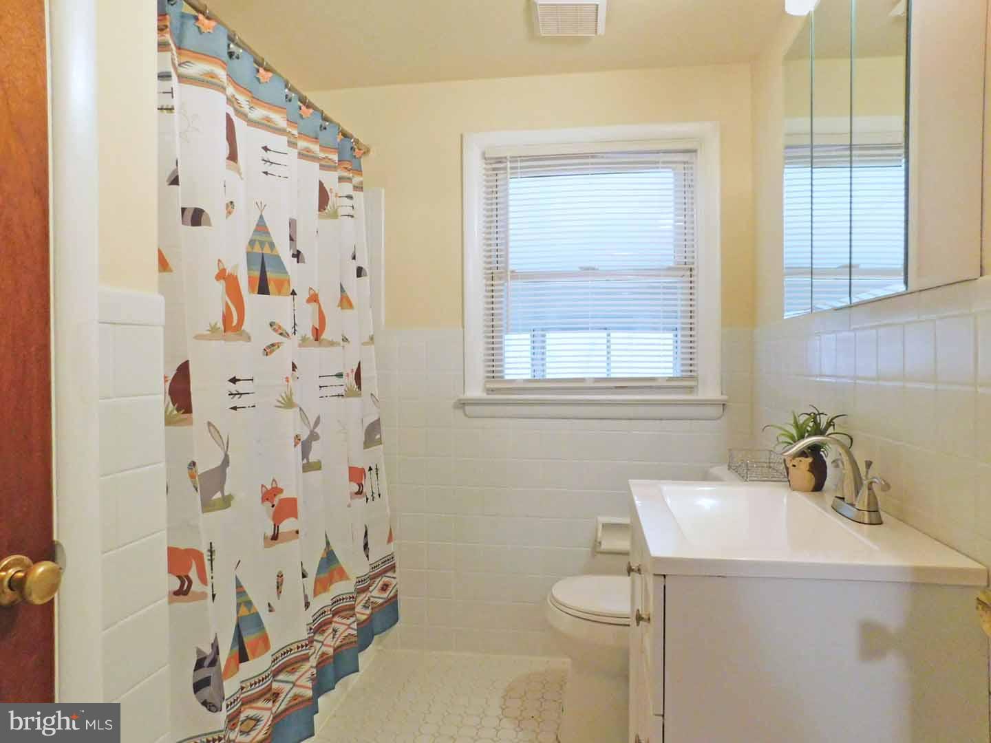 926 Bent Road Hatfield, PA 19440 - Photo 9 of 24 Main Bathroom has been Updated