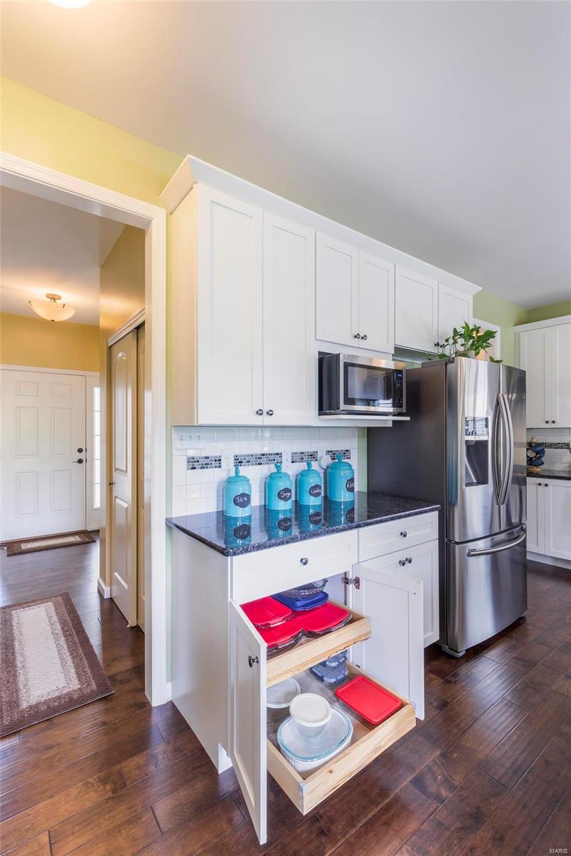 844 Fred Kemp Court Ballwin, MO 63021 - Photo 3 of 51