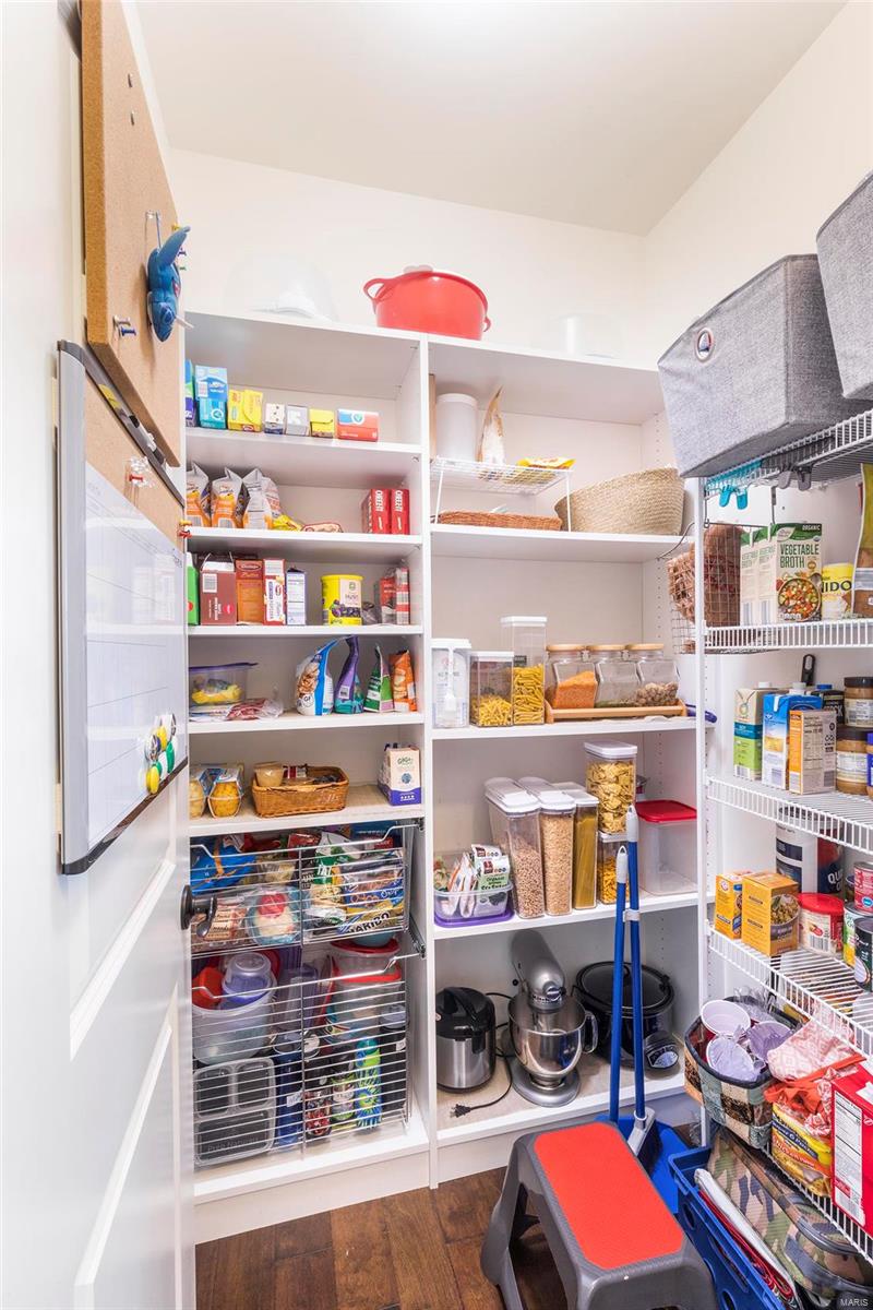 844 Fred Kemp Court Ballwin, MO 63021 - Photo 9 of 51