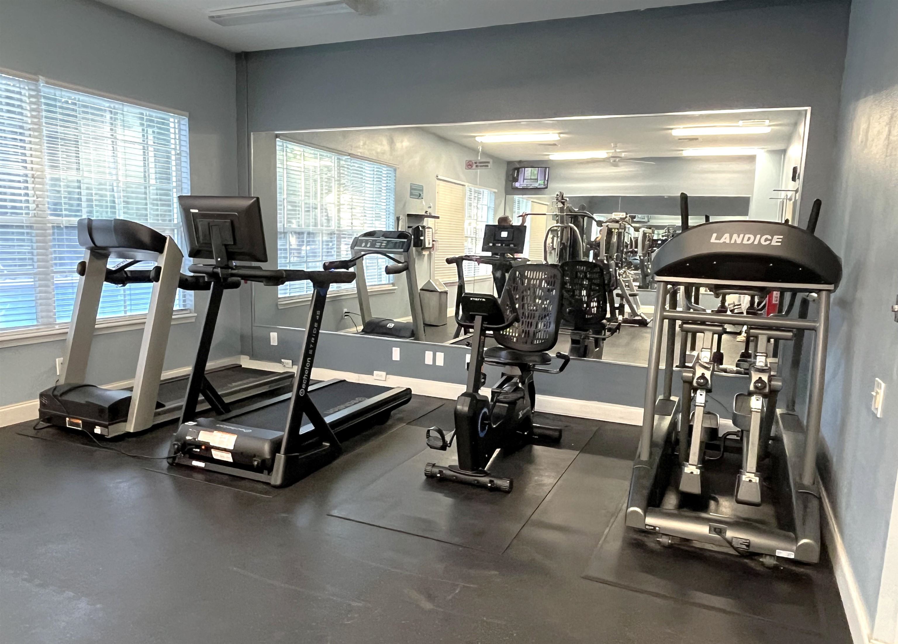 10550 Baymeadows Road, Unit 425 Jacksonville, FL 32256 - Photo 14 of 15 a view of a room with gym equipment