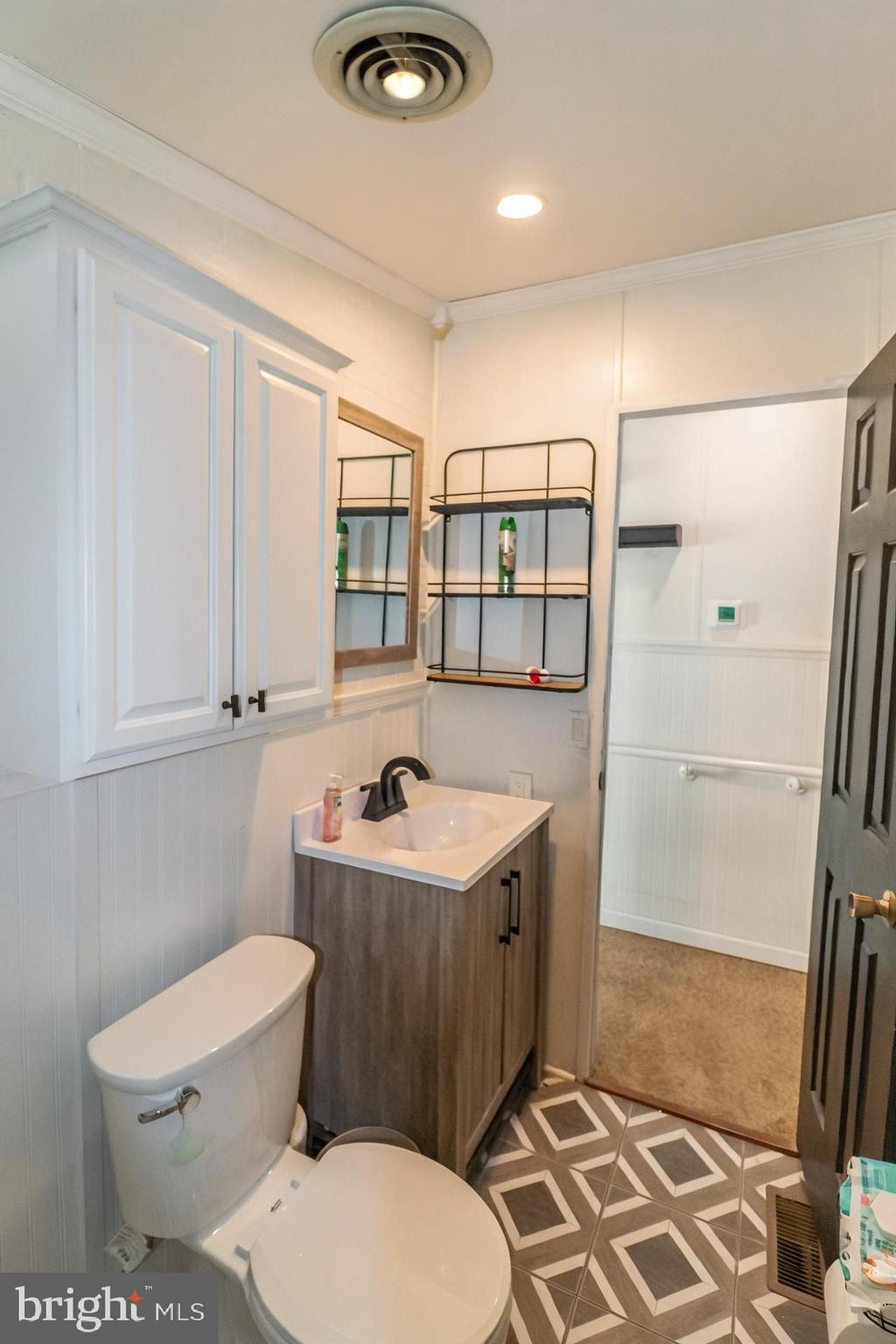 345 Jacobs Loop Bear, DE 19701 - Photo 10 of 19 Hallway bathroom
