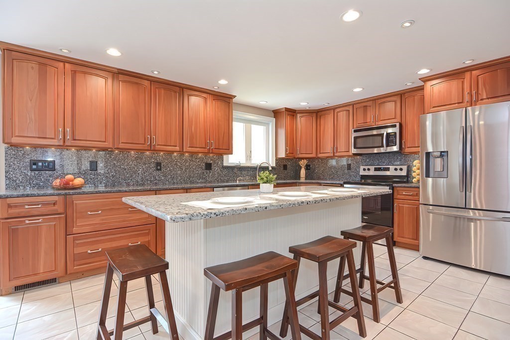 14 Crimson Road Billerica, MA 01821 - Photo 6 of 30 Gallery Image 6