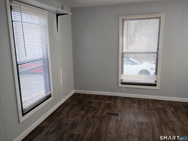 $79,900 | 6 5th Avenue, Shelton, CT 06484