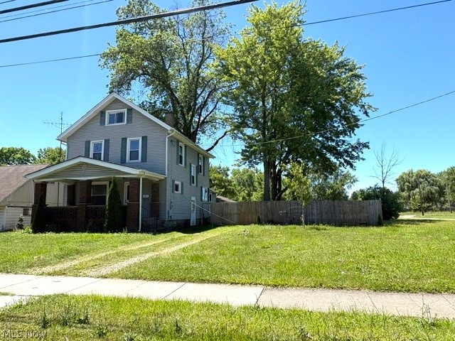 Front of House showing the yard area on the right.