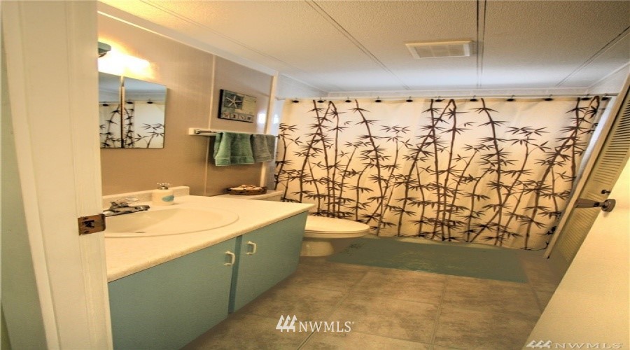 2215 Ross Road Point Roberts, WA 98281 - Photo 14 of 21 Gallery Image 14