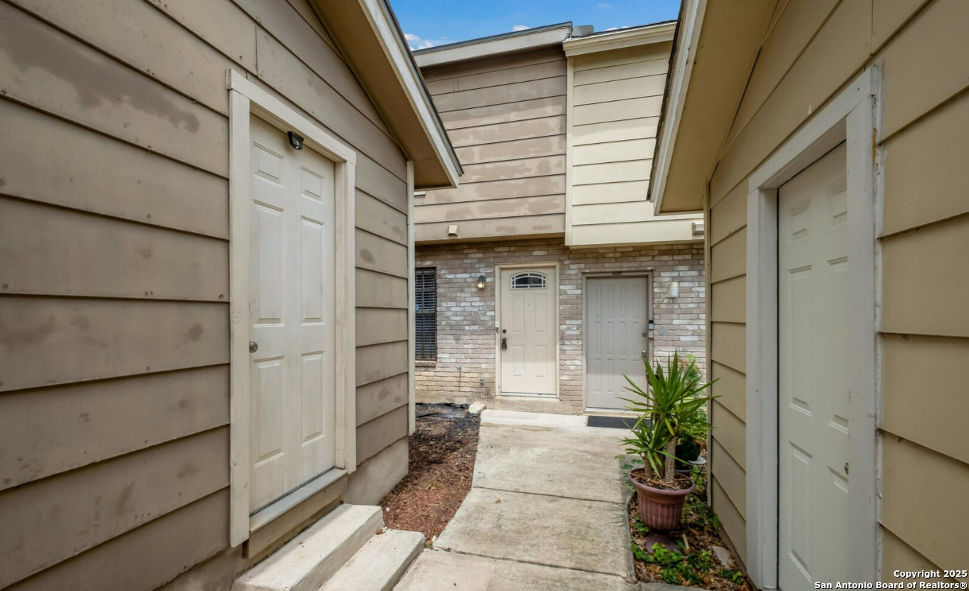 5806 Rue Royale San Antonio, TX 78240 - Photo 3 of 19